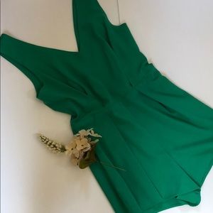 Green romper 💚
